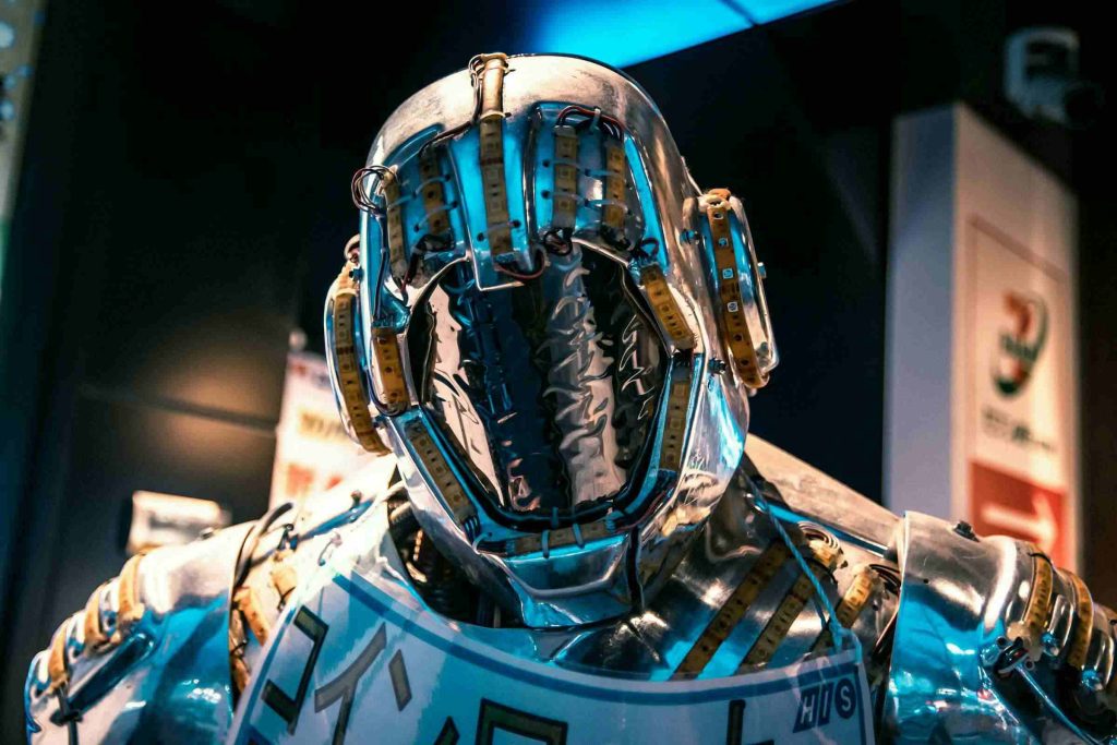 Comment fonctionne l'intelligence artificielle ? L'intelligence artificielle (IA) révolutionne la manière dont nous interagissons avec le monde, influençant de nombreux secteurs comme la santé, la finance, l'automobile et plus encore.