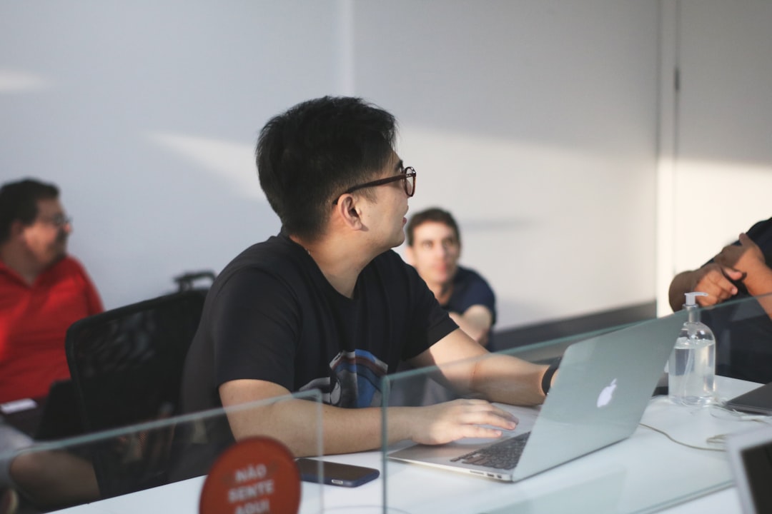 Avantages No Code pour startups : innovation rapide.